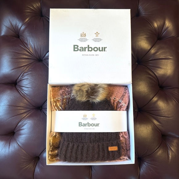 Barbour hat & scarf gift set - Picture 3 of 5